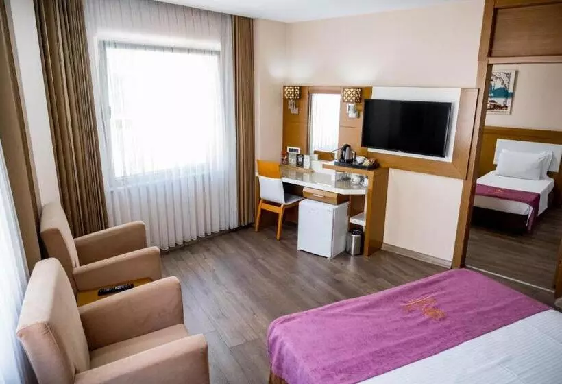 Camera Familiare, Selçuk