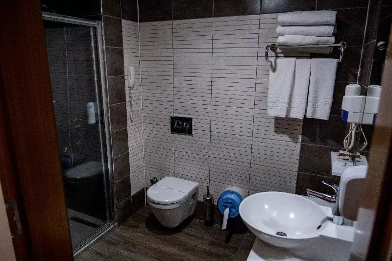 Camera Tripla Standard, Selçuk