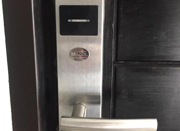 디럭스 룸, Serene Residence