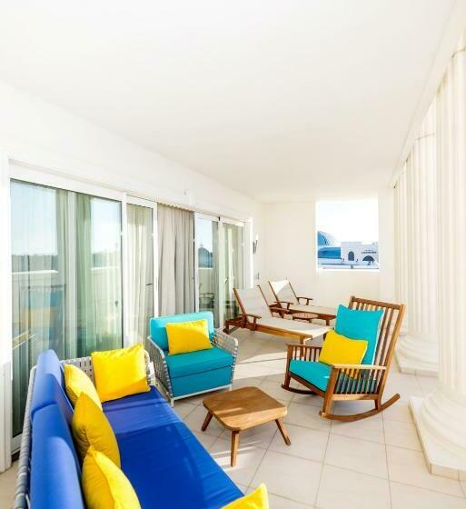 جناح مزود بتراس, The Land of Legends Kingdom Hotel