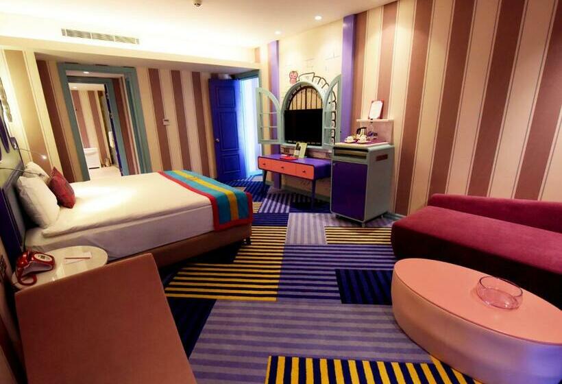 جناح مزود بتراس, The Land of Legends Kingdom Hotel