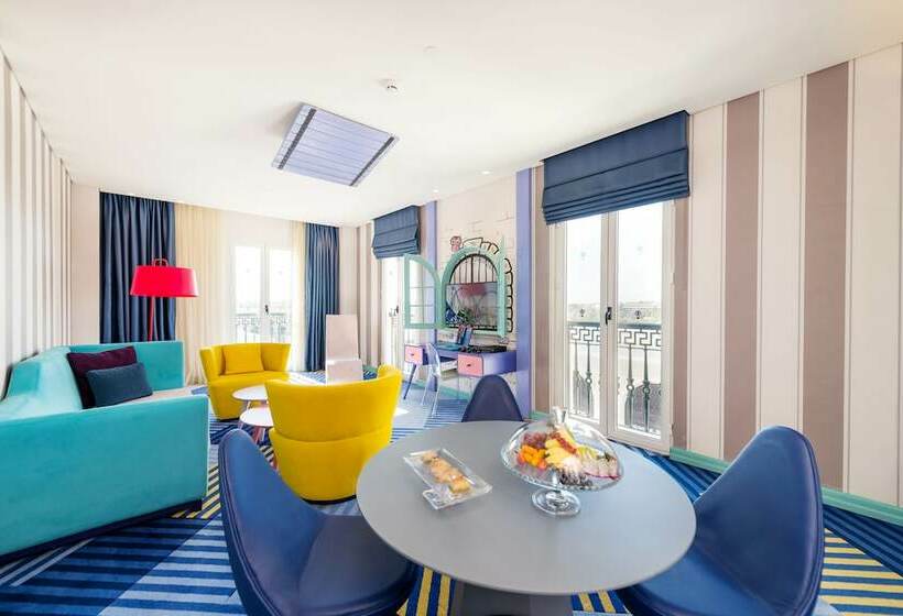 جناح مزود بتراس, The Land of Legends Kingdom Hotel