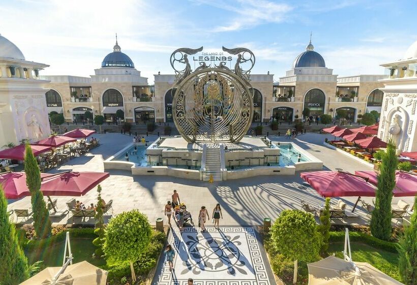 جناح مزود بتراس, The Land of Legends Kingdom Hotel