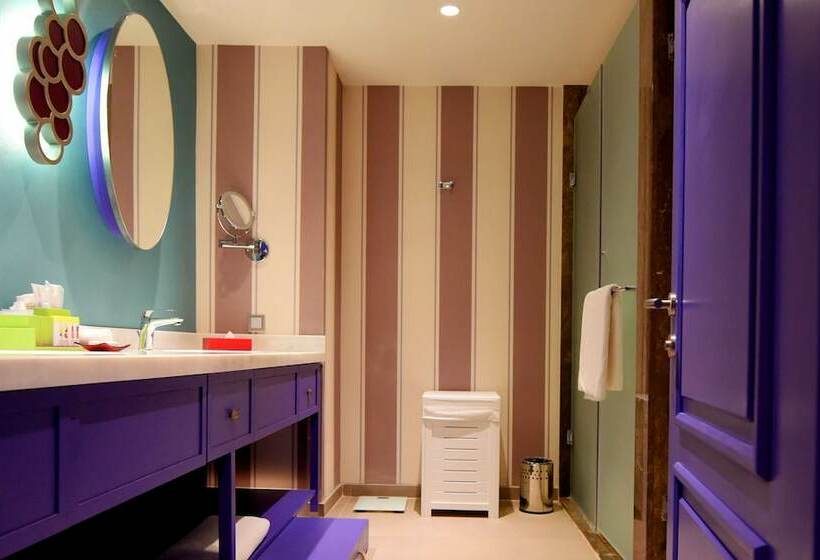 جناح مزود بتراس, The Land of Legends Kingdom Hotel