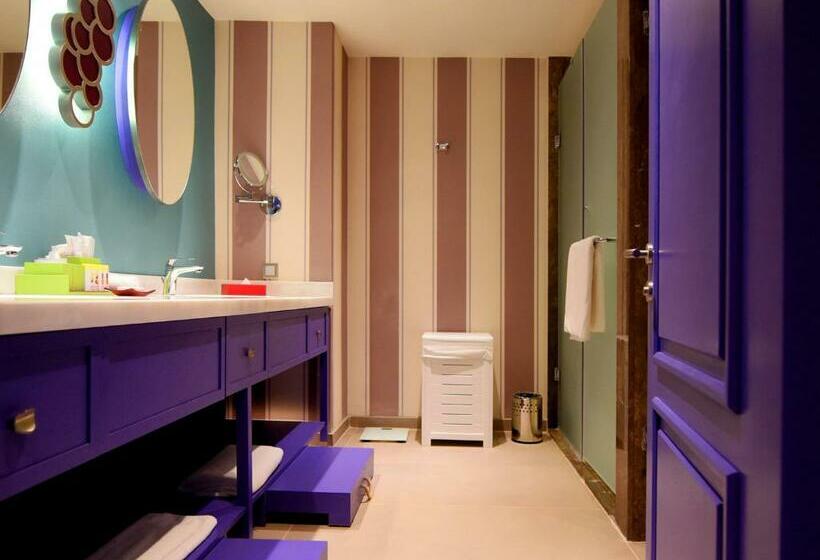 جناح, The Land of Legends Kingdom Hotel