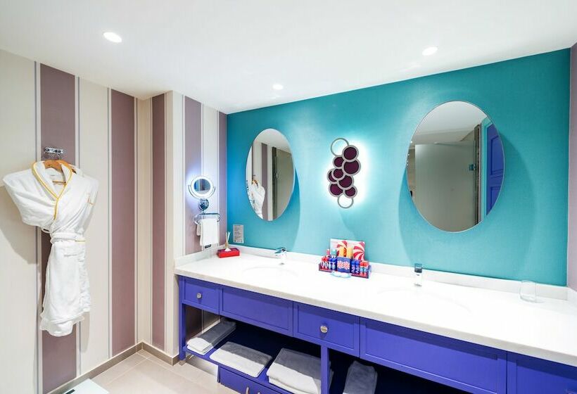 جناح جونيور, The Land of Legends Kingdom Hotel