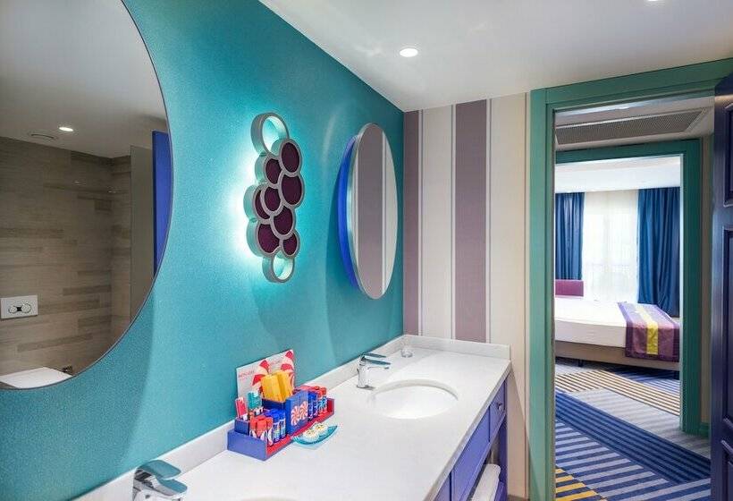 جناح جونيور, The Land of Legends Kingdom Hotel