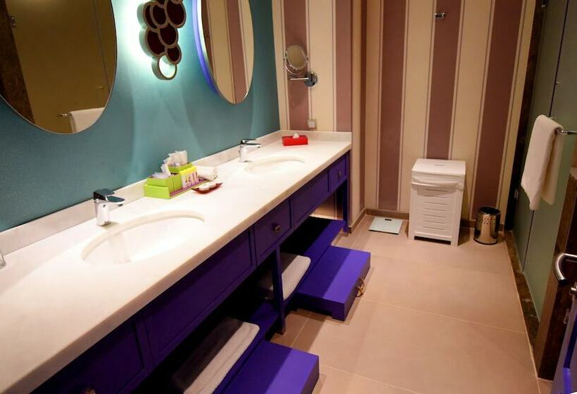 Полулюкс, The Land of Legends Kingdom Hotel  All in Concept