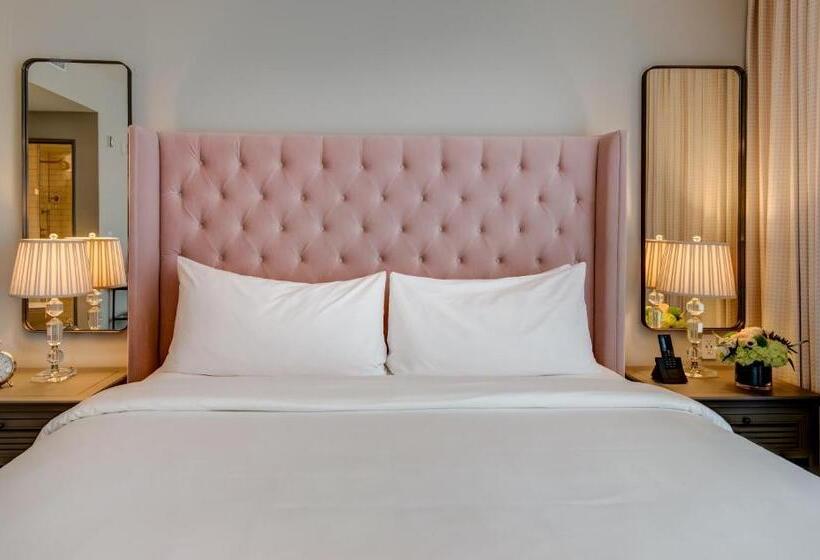 סוויטה עם טרסה, The Plymouth South Beach