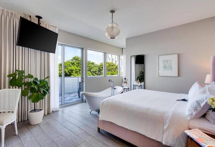 סוויטה עם מרפסת, The Plymouth South Beach