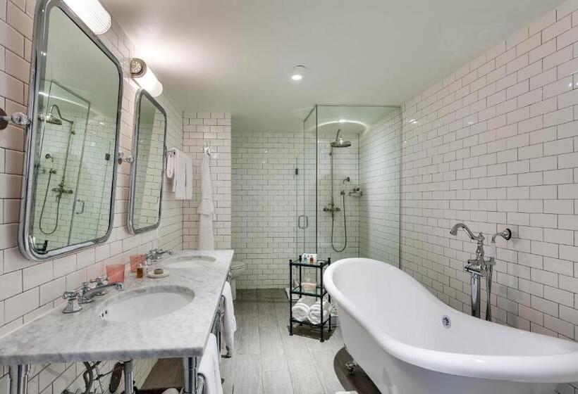 2 Bedroom Suite Pool View, The Plymouth South Beach