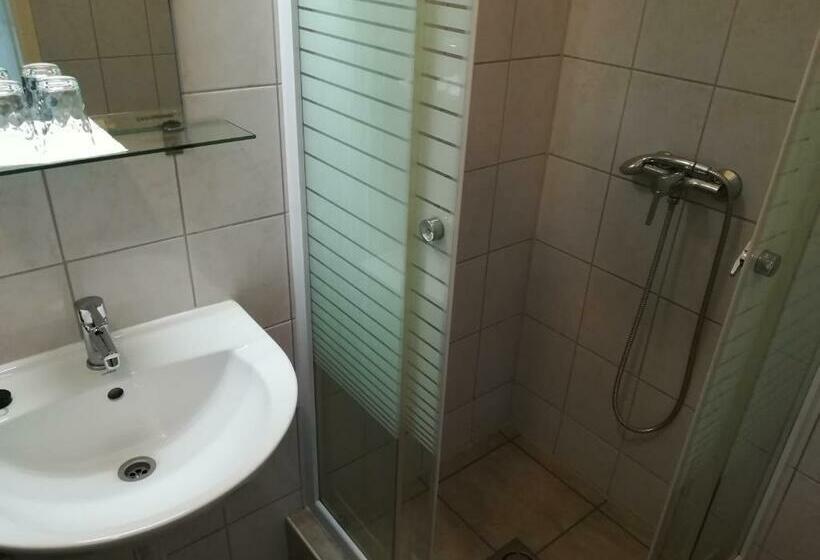 标准工作室, Capital Guesthouse Budapest