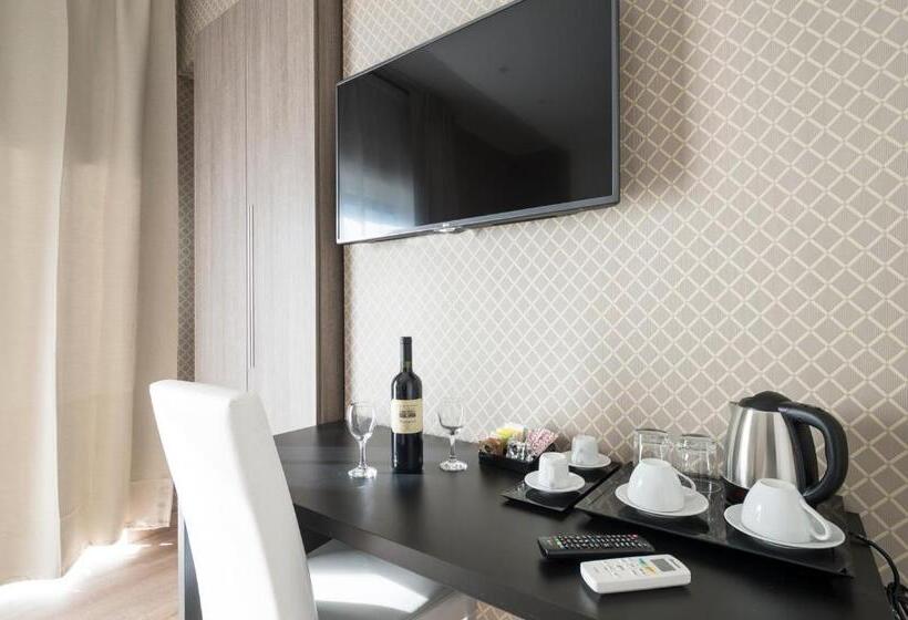 اتاق لوکس با بالکن, Happy Holiday In Rome B&b