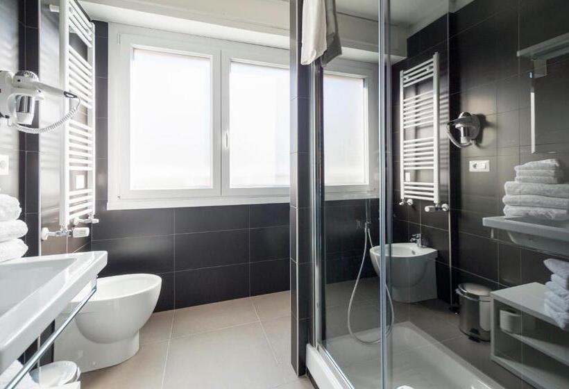 اتاق خانوادگی, Happy Holiday In Rome B&b