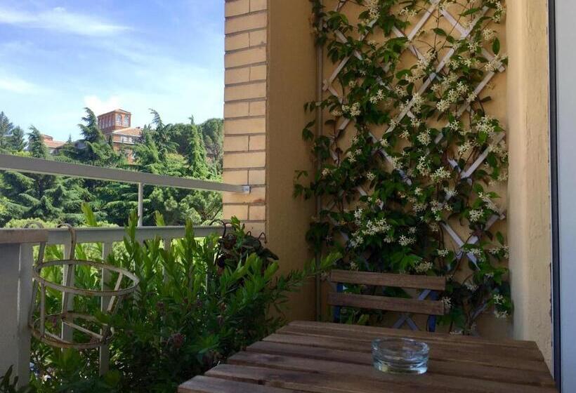 اتاق خانوادگی, Happy Holiday In Rome B&b