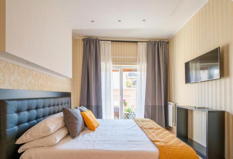 اتاق خانوادگی, Happy Holiday In Rome B&b