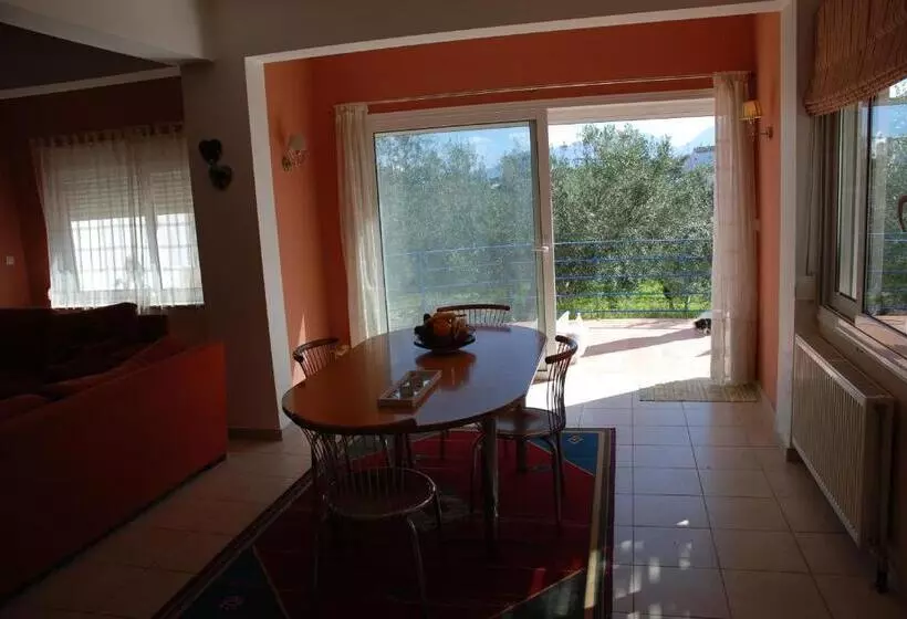 Huoneisto 3 Makuuhuonetta, Villa Italiana