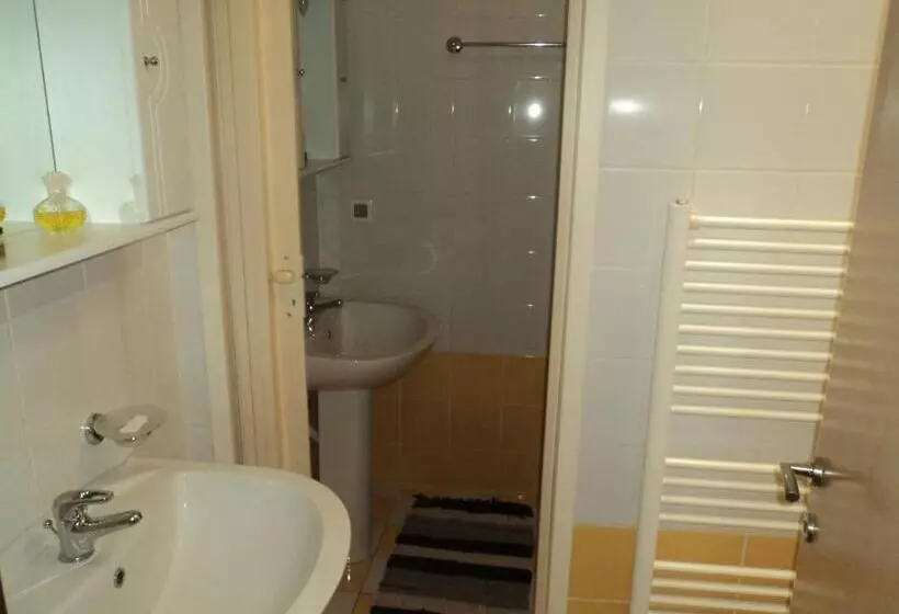 Huoneisto 3 Makuuhuonetta, Villa Italiana
