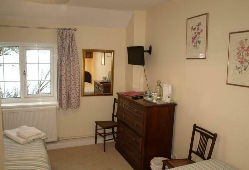 חדר בסיסי, Cleaver Cottage