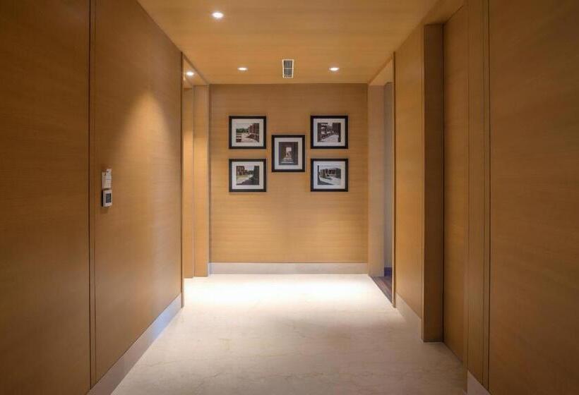 سوئیت پرزیدنت, Feathers  A Radha Hotel, Chennai