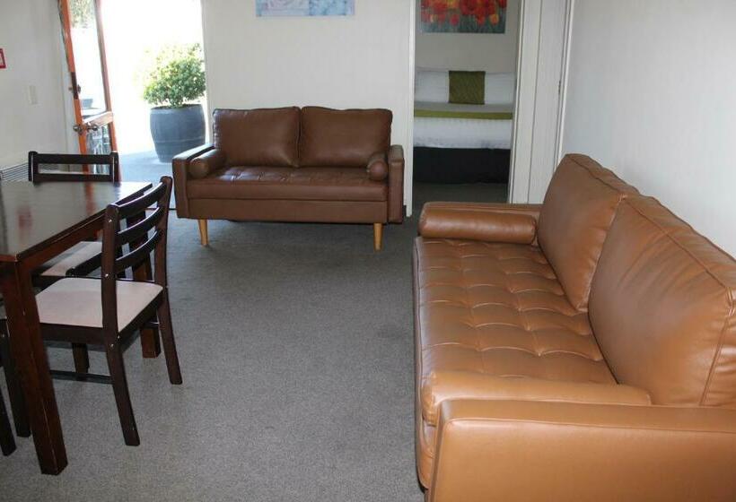 سوئیت خانواده 2 خوابه, Gladstone Motel