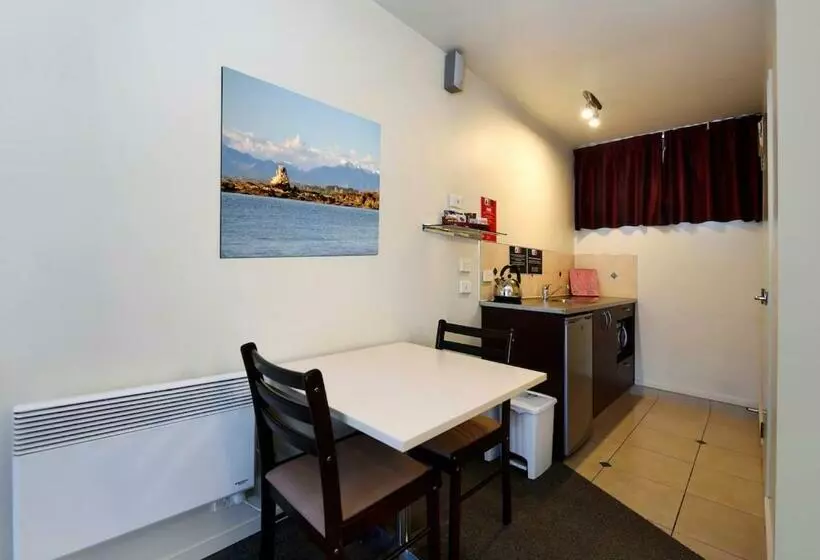 Deluxe-studio, Gladstone Motel