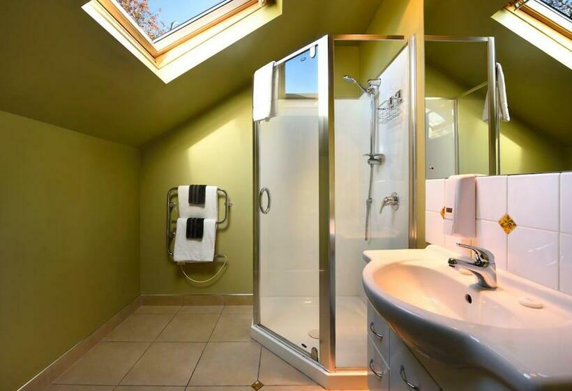 استودیوی لوکس, Gladstone Motel