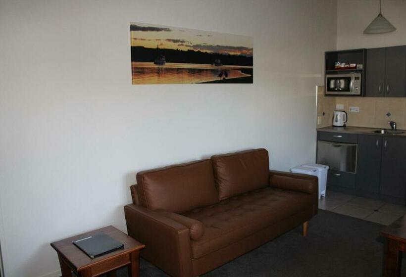 سوئیت خانواده 2 خوابه, Gladstone Motel