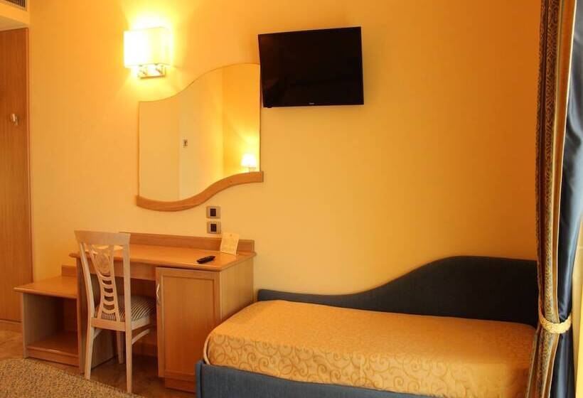 اتاق راحتی سه تخته, Blu Tropical Resort