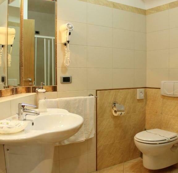 舒适三人间, Blu Tropical Resort