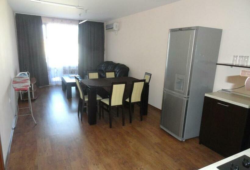 דירת שני חדרים, Cantilena Complex