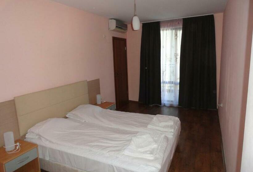 דירת שני חדרים, Cantilena Complex