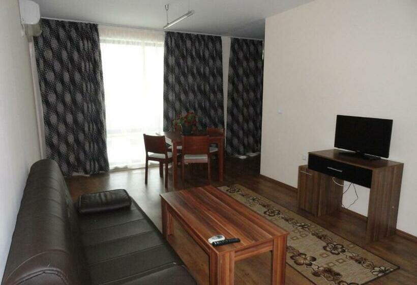 דירת חדר נוף לבריכה, Cantilena Complex