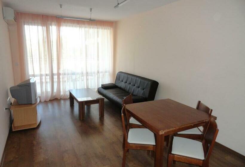 דירת חדר נוף לבריכה, Cantilena Complex