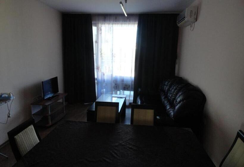 דירת שני חדרים, Cantilena Complex