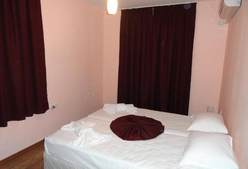 דירת שני חדרים, Cantilena Complex