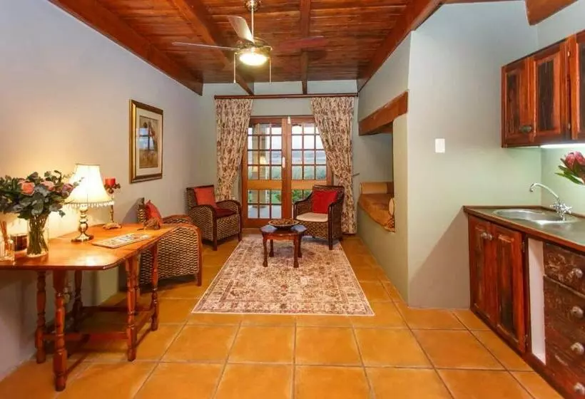 Perhehuone, De Denne Country Guest House
