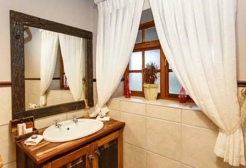 Perhehuone, De Denne Country Guest House