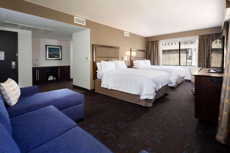 استودیوی پریمیوم, Hampton Inn & Suites Dallas Downtown