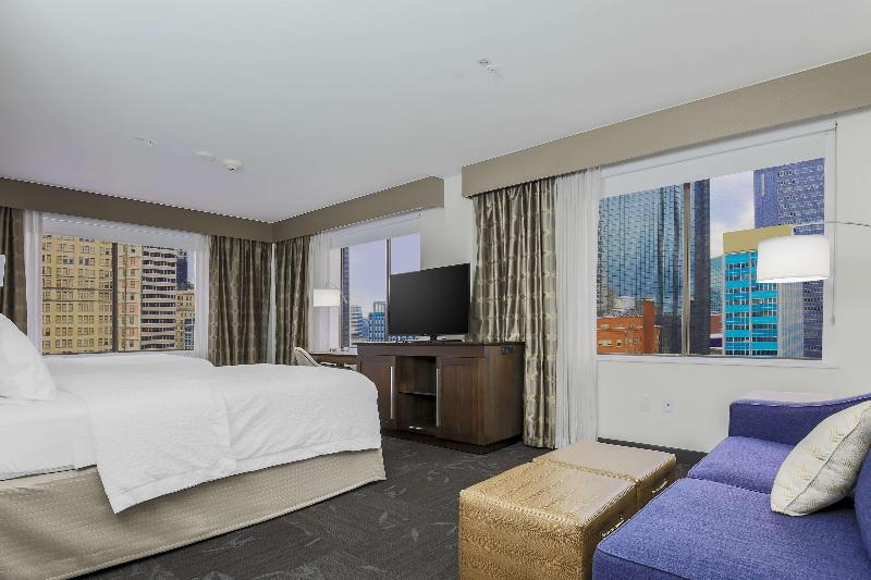 סטודיו פרמיום, Hampton Inn & Suites Dallas Downtown