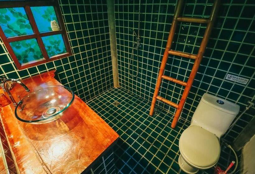 جناح, Leeloo Paradise