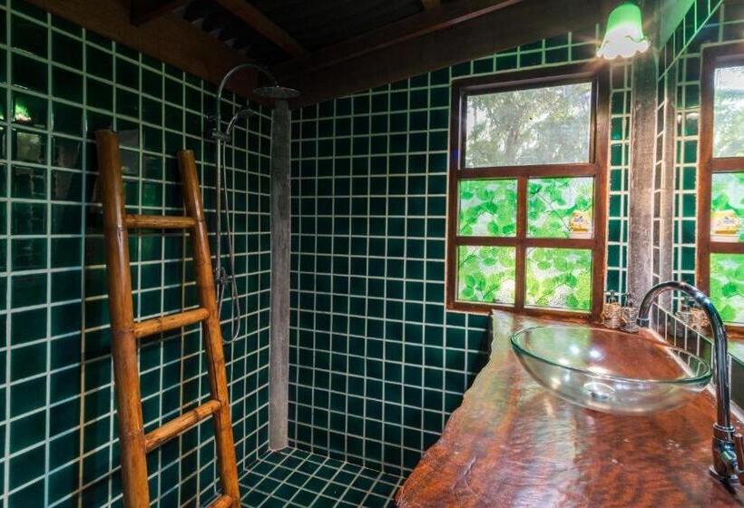 جناح, Leeloo Paradise