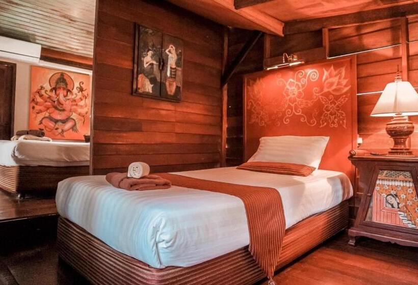 بنجلو عائلى, Leeloo Paradise