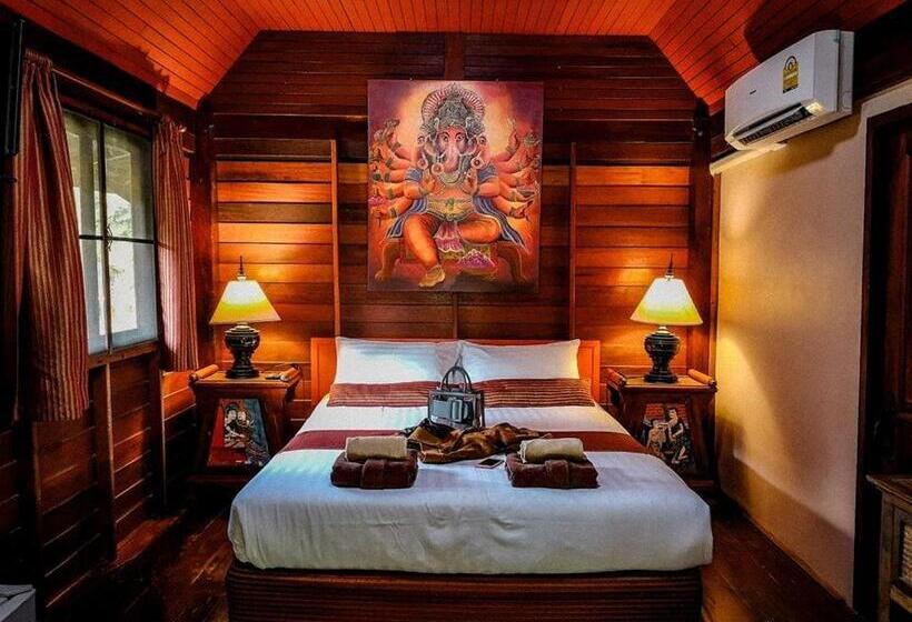 بنجلو عائلى, Leeloo Paradise