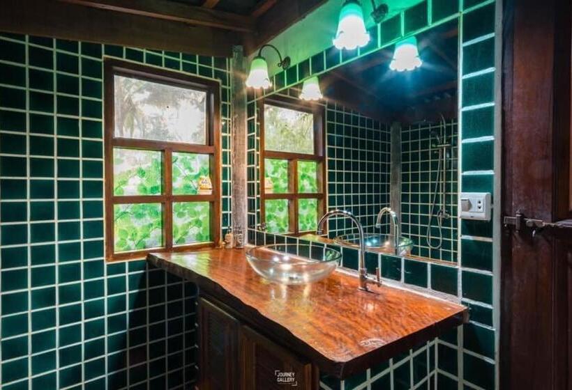 غرفة قياسية ثلاثية, Leeloo Paradise