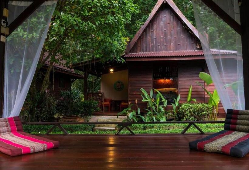 غرفة قياسية ثلاثية, Leeloo Paradise