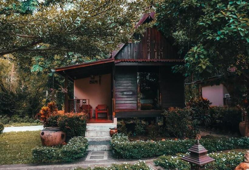 غرفة قياسية ثلاثية, Leeloo Paradise