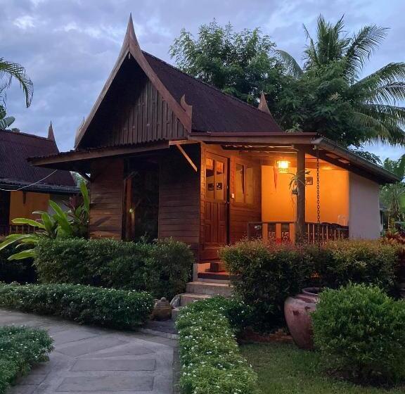 غرفة قياسية ثلاثية, Leeloo Paradise