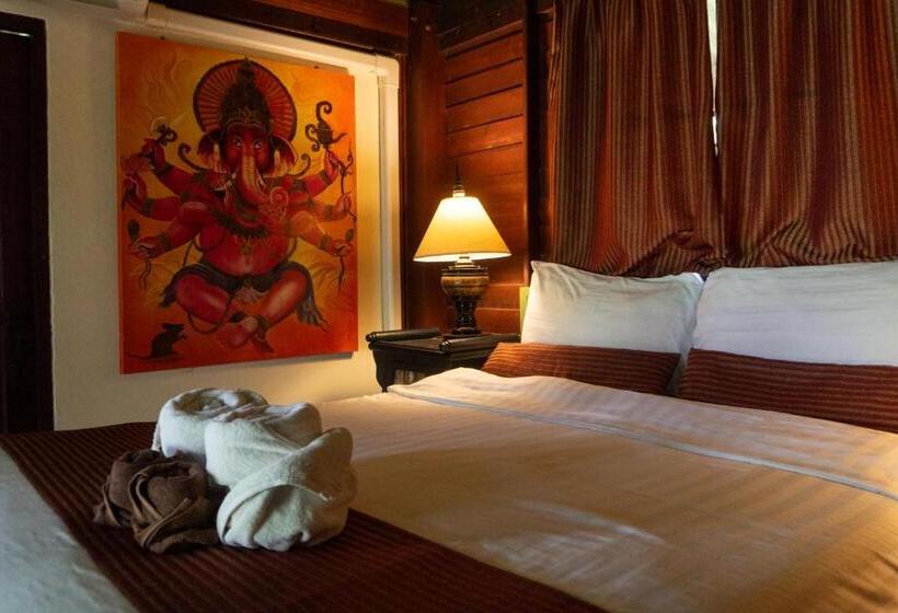 بنجلو عائلى, Leeloo Paradise