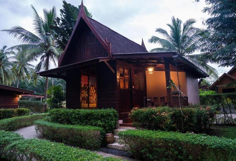 غرفة قياسية ثلاثية, Leeloo Paradise